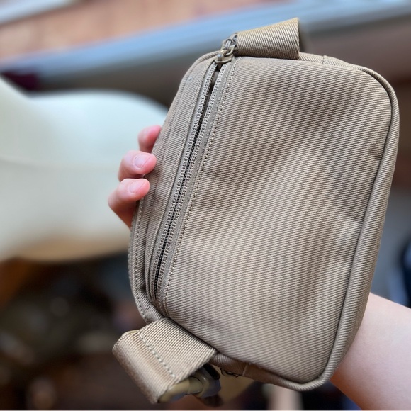 Lululemon Athletica Beige Crossbody Bag - Picture 5 of 7